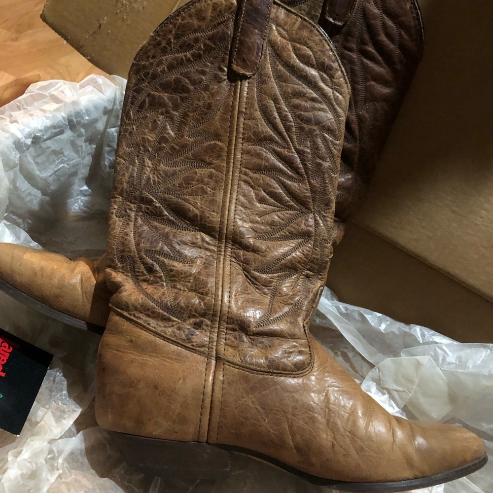 Vintage Laredo cowboy boots with a cowboy hat - Picture 4 of 12